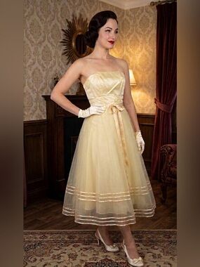 Lazaro tulle dress sweetheart neckline ribbon trim size 2